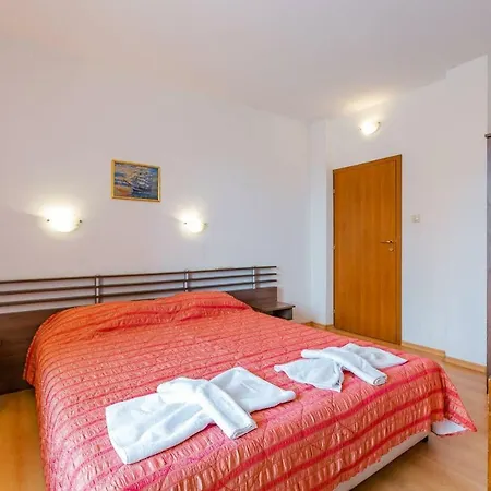 Holiday home Lovely Double In Dafinka Eb
